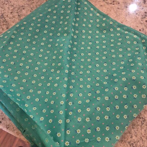 Fabric, Emerald Green White Daisy Mini Pink Dot Cotton 45" x 4.33 yds - Picture 5 of 8